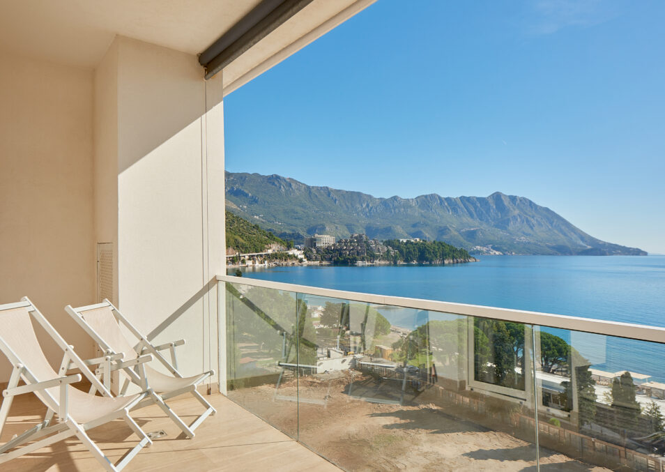 One-Bedroom Sea View