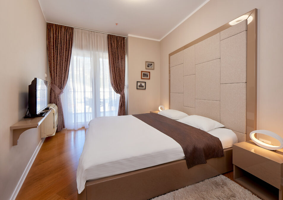 One-Bedroom City View